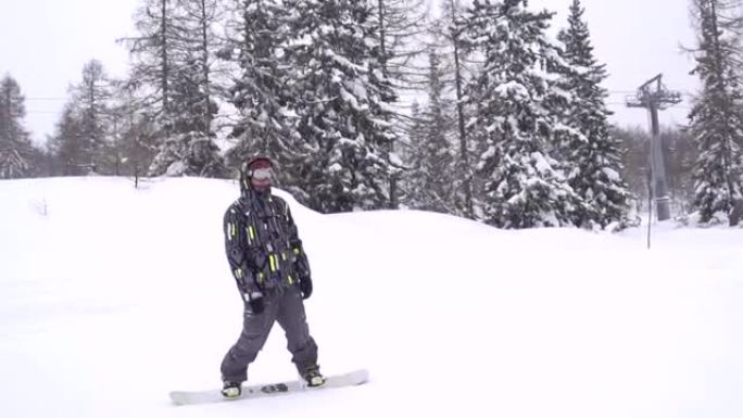 慢动作: 滑雪场上的滑雪板