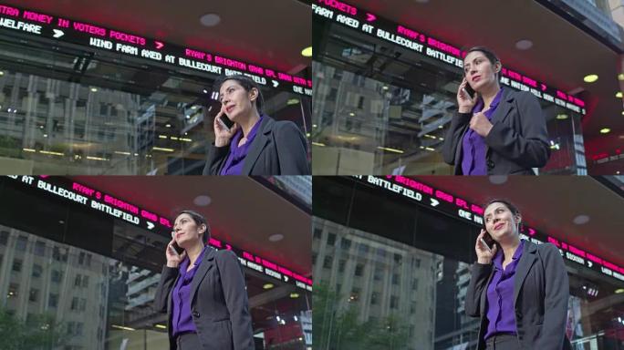 女商人在街上通过手机交谈的实时视频
