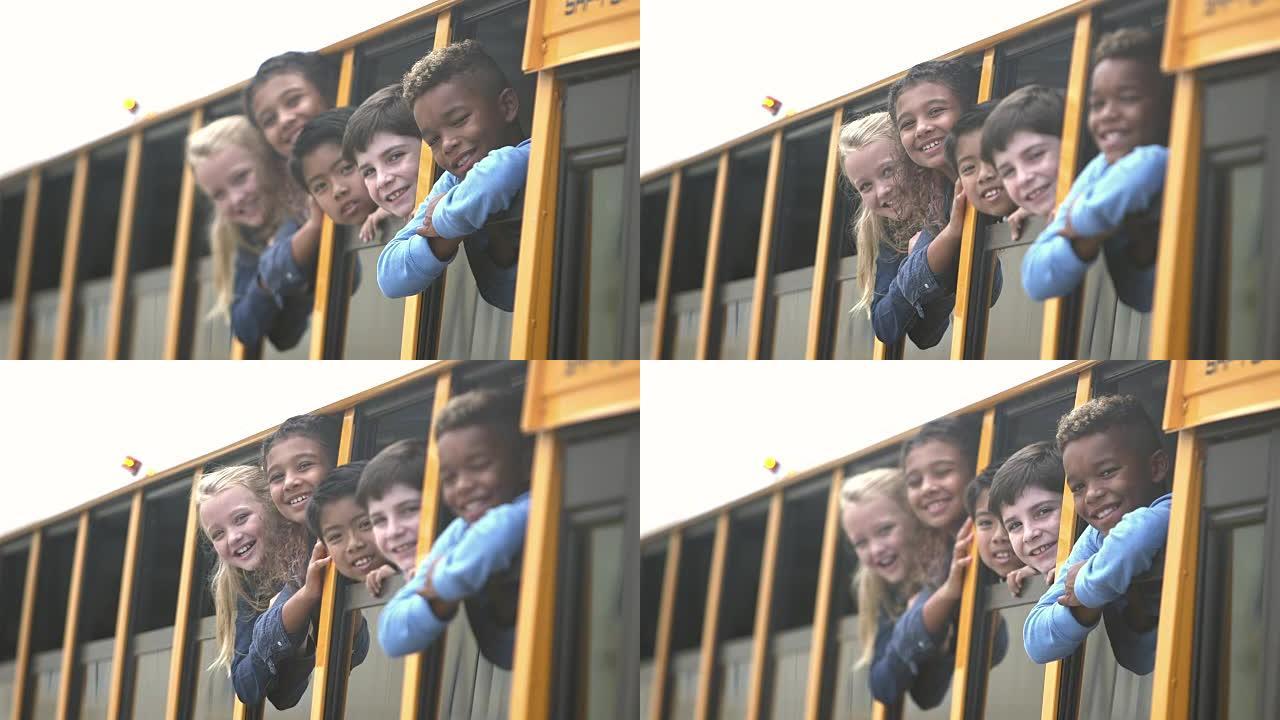 小学生看着公共汽车的窗户