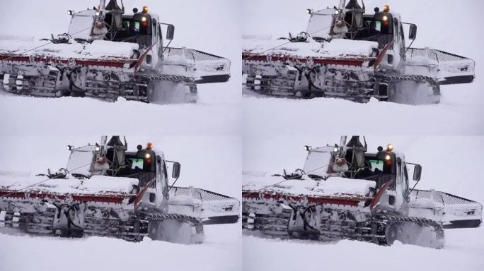 慢动作: 雪猫在滑雪坡上工作