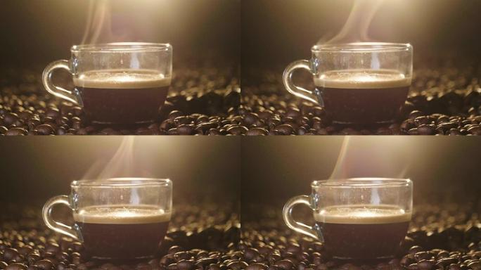 在木制背景上看到一杯意大利咖啡，咖啡豆要磨碎。优质咖啡仍然热气腾腾。概念: 放松、香气和香水。