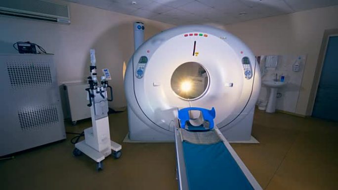 现代医院的磁共振成像磁共振扫描仪。