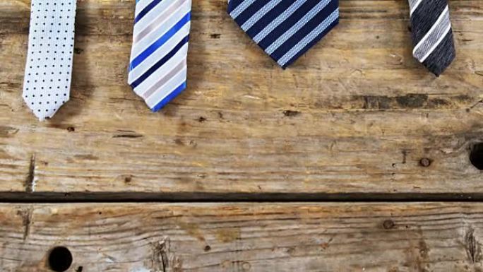 木板上布置的各种领带