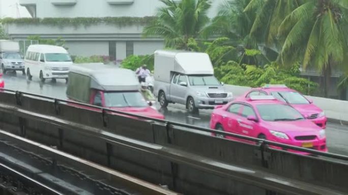 雨下的铁路