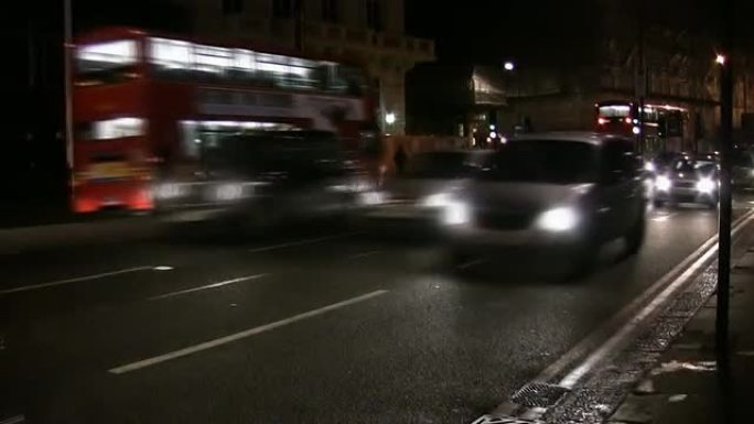 伦敦交通延时，救护车和公共汽车，夜间，骑士桥-高清
