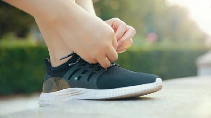 跑步用系运动鞋