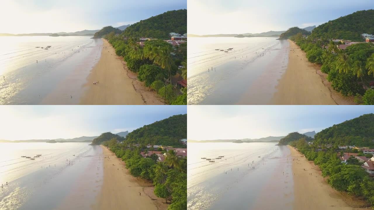 空中: 众多游客在迷人的海滩上享受美丽的夏日。