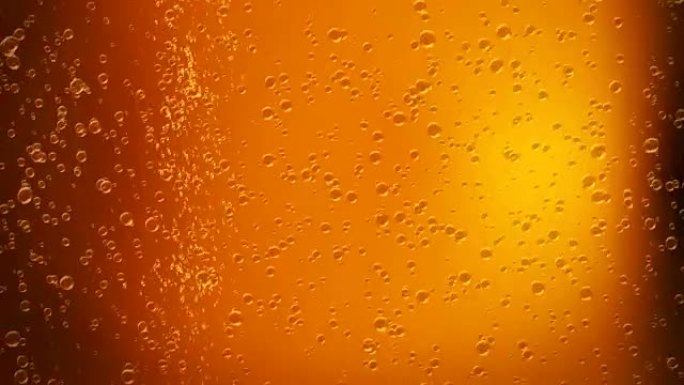 金色香槟泡泡。在一杯香槟背景动画中，高质量的气泡渲染正在上升。