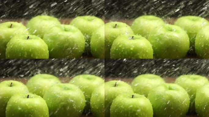 冲洗绿苹果：高清慢动作