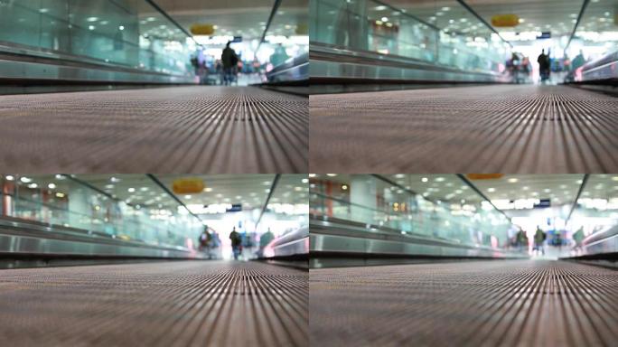 机场的自动扶梯