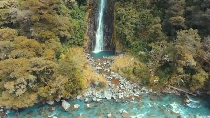 纽西兰瀑布