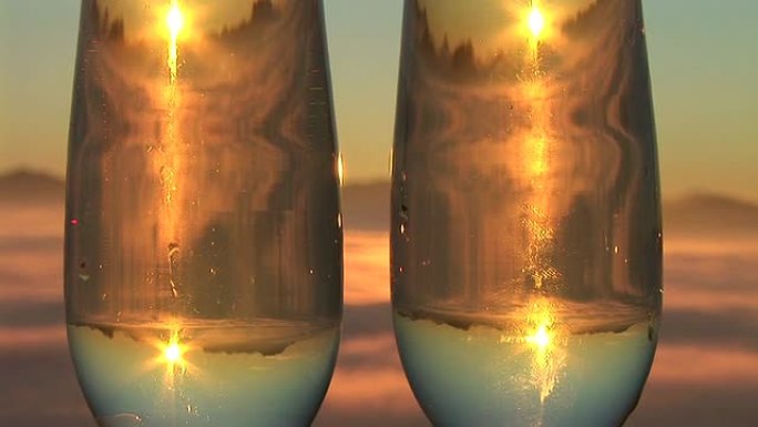 高清: 日出时的葡萄酒
