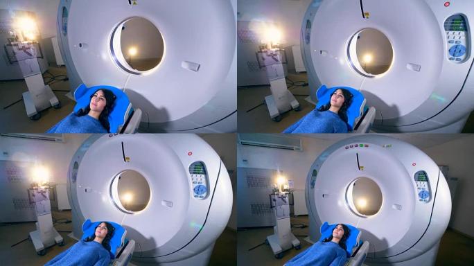 妇女在现代医院进行磁共振成像MRI扫描。