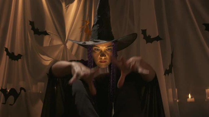 高清: 女巫用手召唤咒语