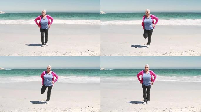老退休妇女做一些伸展运动