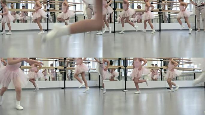在舞蹈工作室里跳热身