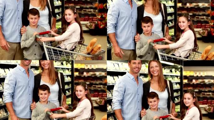 超市里的幸福家庭