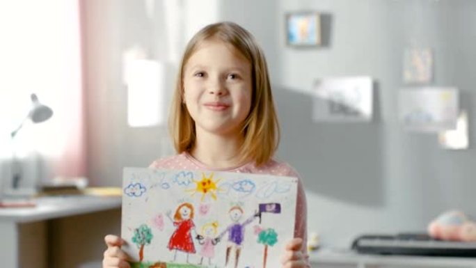 可爱的年轻女孩展示了她幸福家庭的有趣图画。母亲、父亲和她牵着手在图纸上。