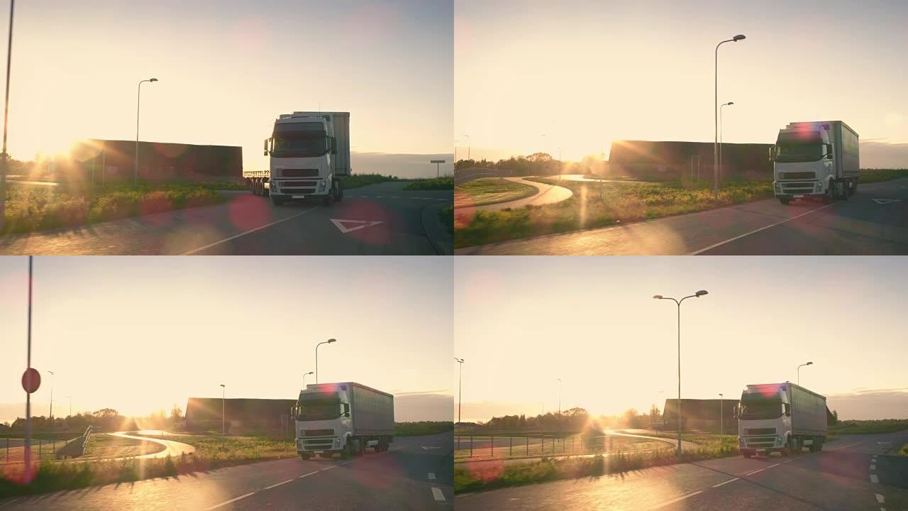 带货运拖车的半卡车转弯并驶过高速公路。卡车是白色和新的。太阳照在背景中。