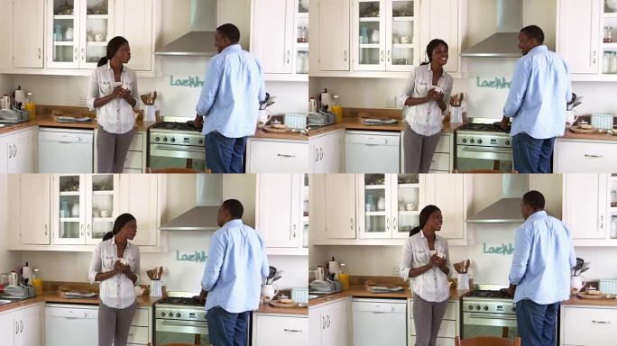男人在厨房做饭时，成熟的夫妇在厨房聊天