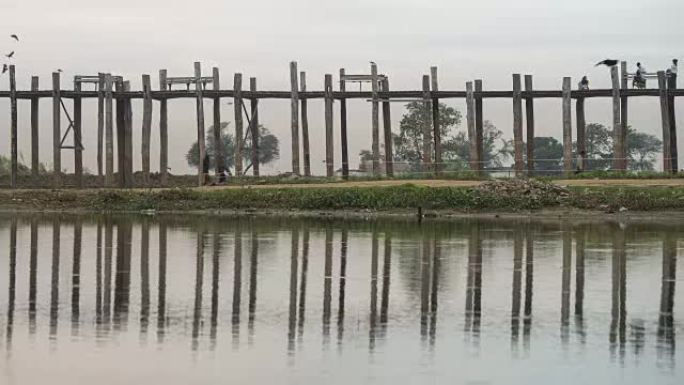 缅甸曼德勒的U Bein桥的时间流逝