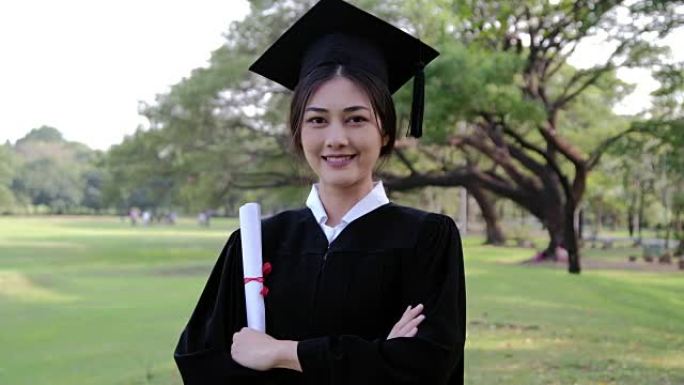 快乐女毕业生。迷人的亚洲年轻女士微笑。