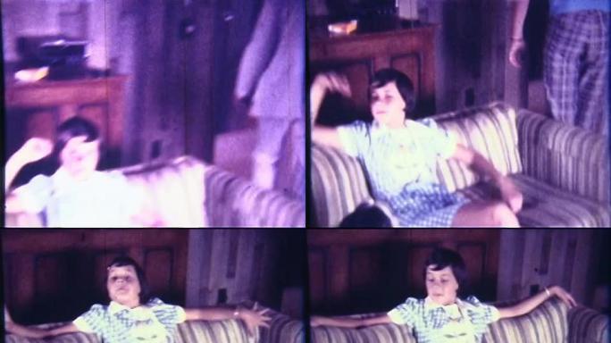 20世纪70年代女孩对着镜头摆姿势（用8毫米胶片拍摄）