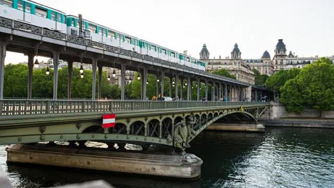 巴黎横跨塞纳河的Bir-Hakeim桥