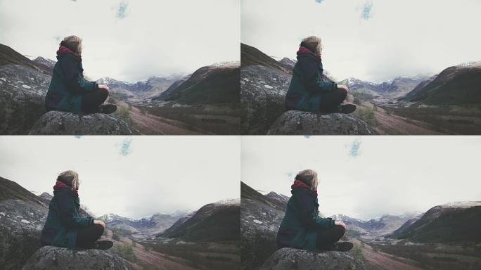探索荒野。欣赏山景的女人。苏格兰