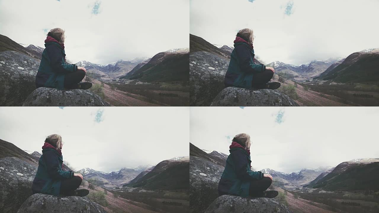 探索荒野。欣赏山景的女人。苏格兰