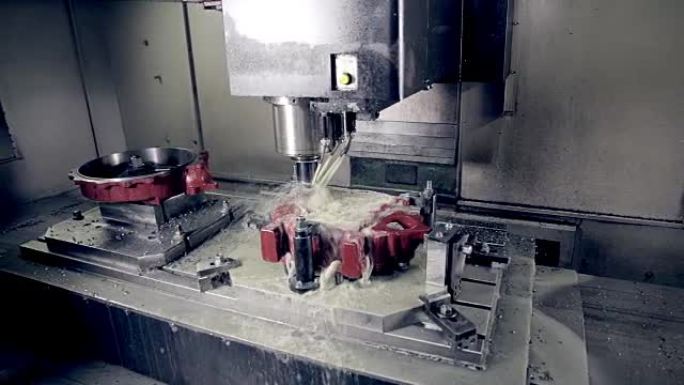 铣削数控机床在工业工厂生产高科技设备