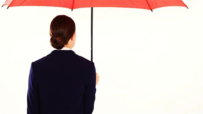 女商人站着撑伞