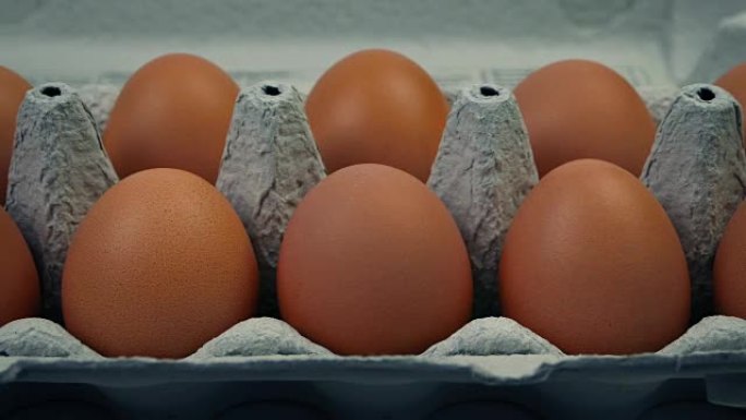 在蛋盒中传递鸡蛋