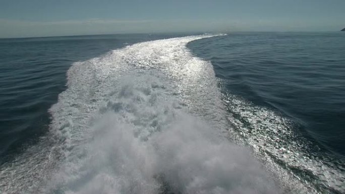 船的尾流背景船尾尾浪天际线出海