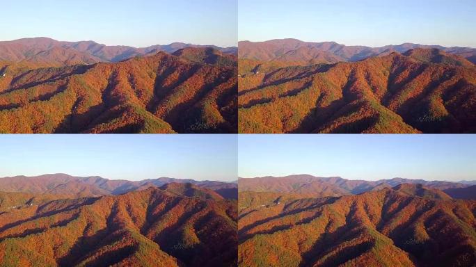 韩国山区的秋景