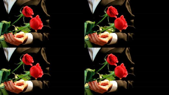 男子拿着两朵红玫瑰