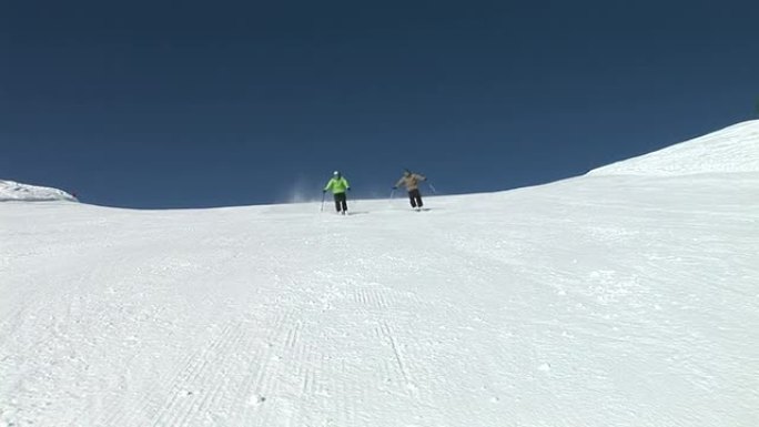 高清: 激流回旋滑雪