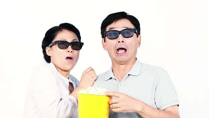 亚洲夫妇观看3D电影