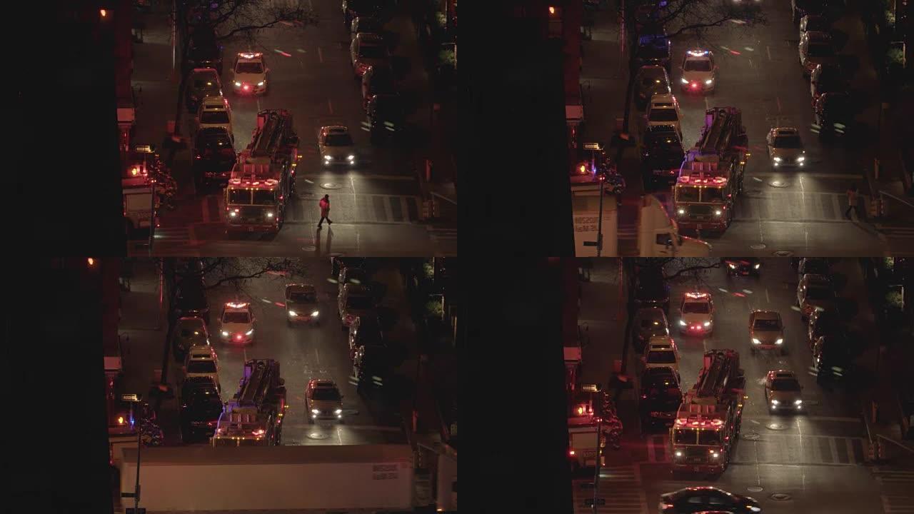 消防车晚上站在路中间。照明警示灯、交通、汽车