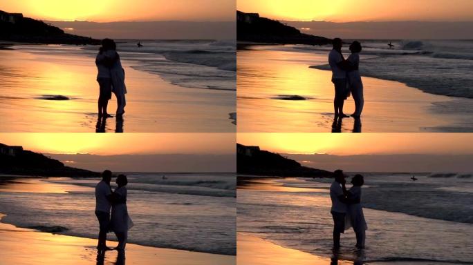 南非剪影中的情侣在海滩上享受浪漫的拥抱