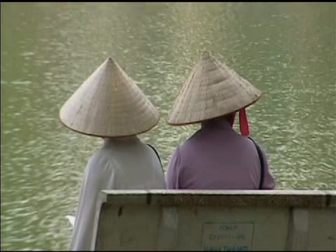 两名女子在河内越南公园2