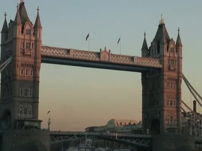 伦敦:日落时分的塔桥，拉近距离