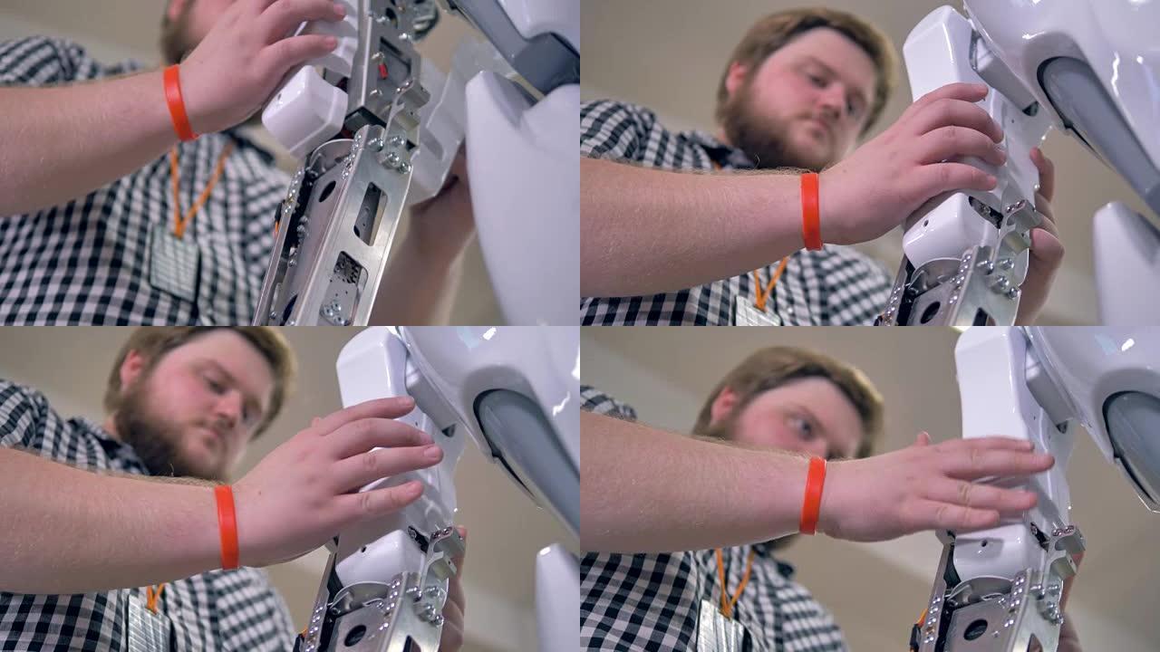 机器人手臂接收外罩的特写镜头。