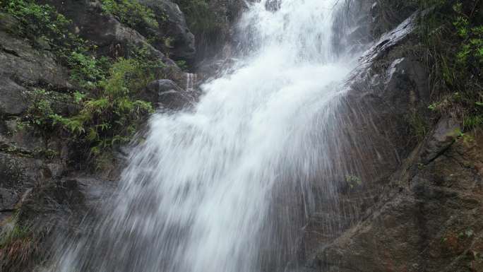 春季雨水   瀑布飞流