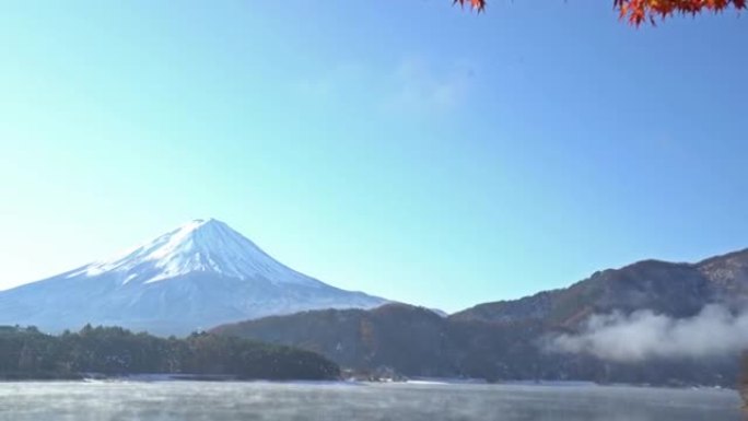 电影倾斜: 日本山梨湖川谷湖的高阳秋天的藤山