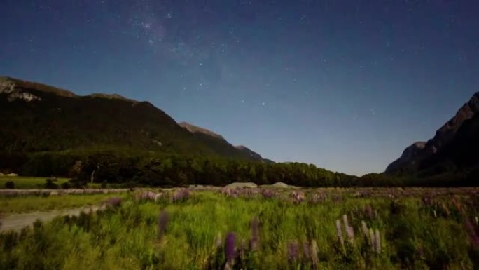 银河系和恒星在新西兰峡兰国家公园的银河系时间流逝运动，多莉从左到右射击