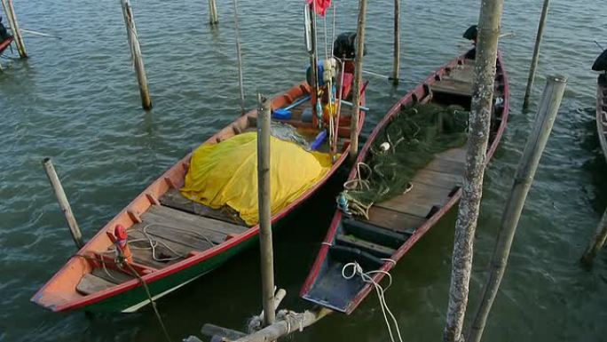 湖面上的渔船贫困地区传统人文文化无人空镜