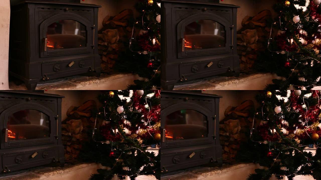 圣诞树旁边的壁炉里燃烧着火