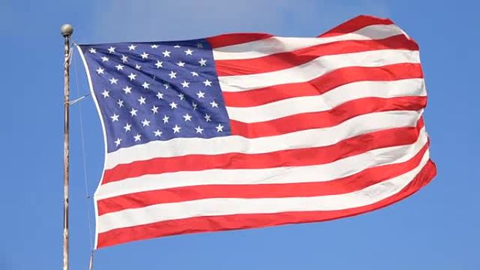 特写:美国国旗骄傲地飘扬着，代表着美利坚合众国