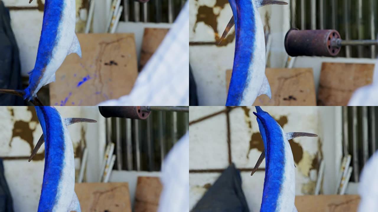 工匠准备鱼雕塑4k